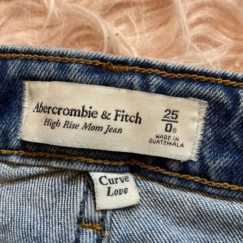 Abercrombie & Fitch High Rise Mom Jean Distressed Curve Love sz 25